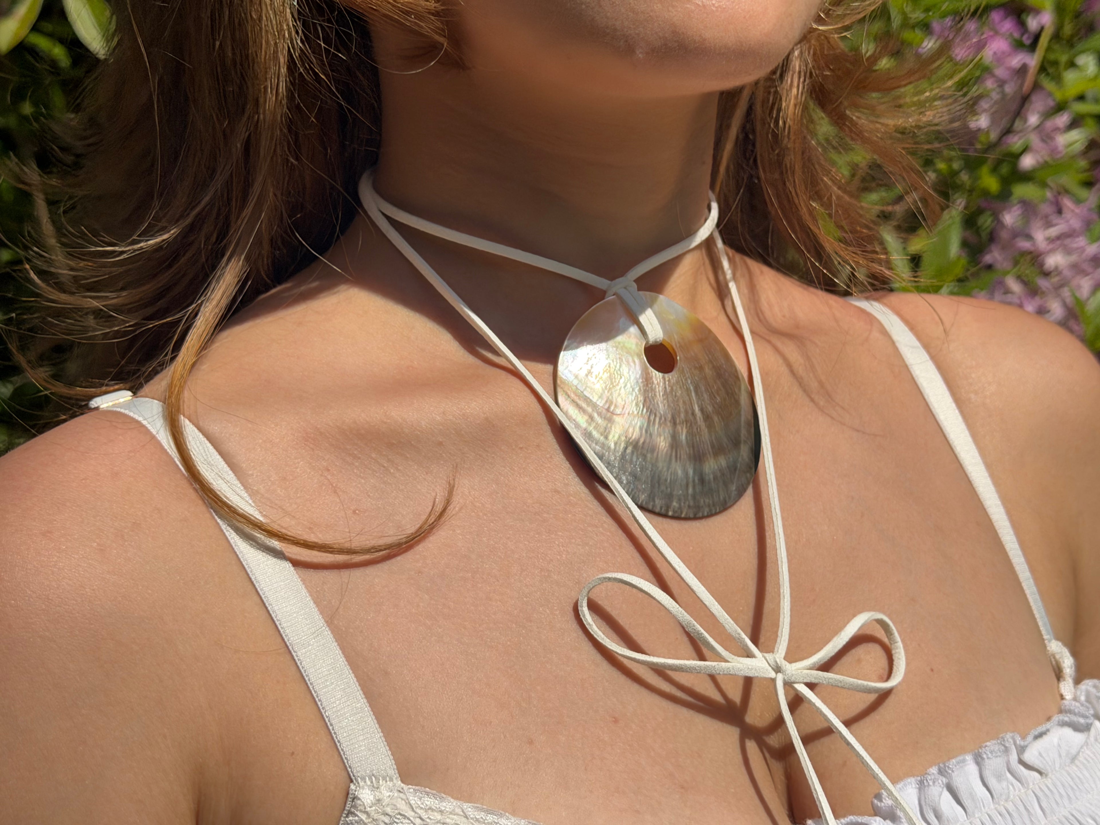 Suède Shell Necklace