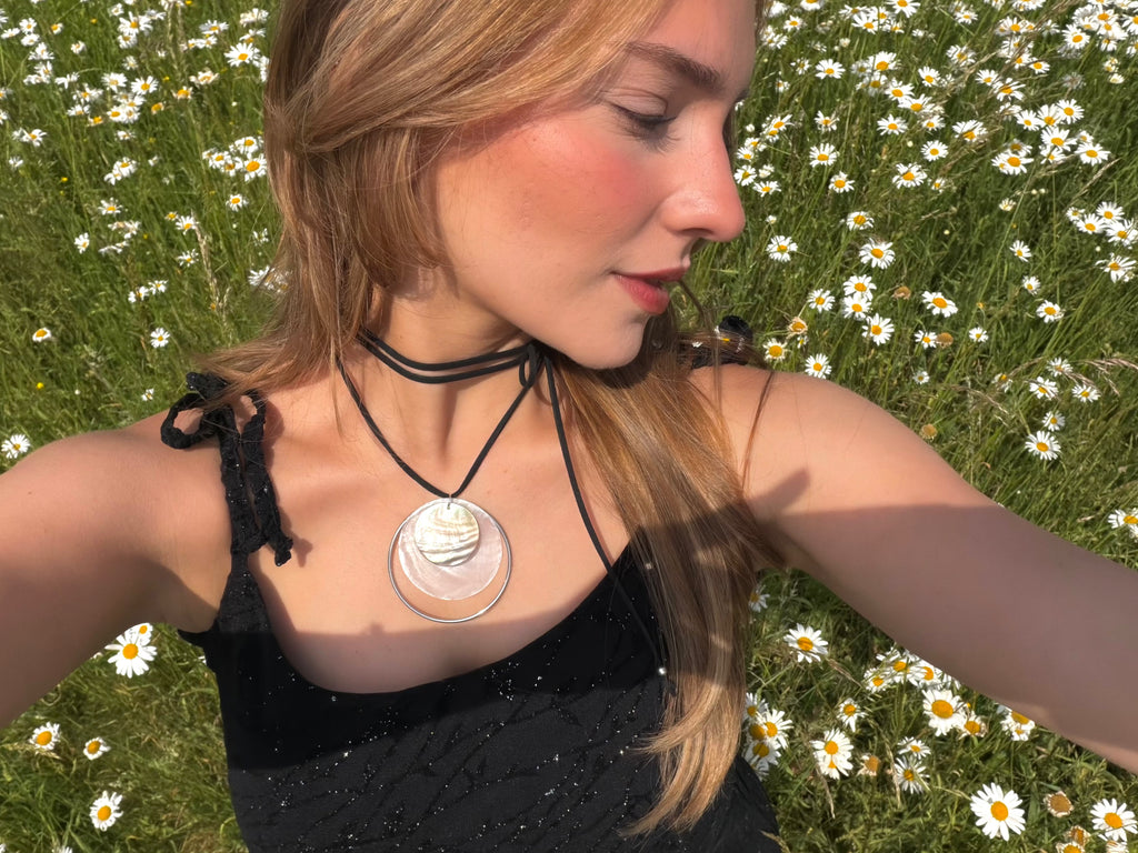 Suède Coastal Loop Necklace